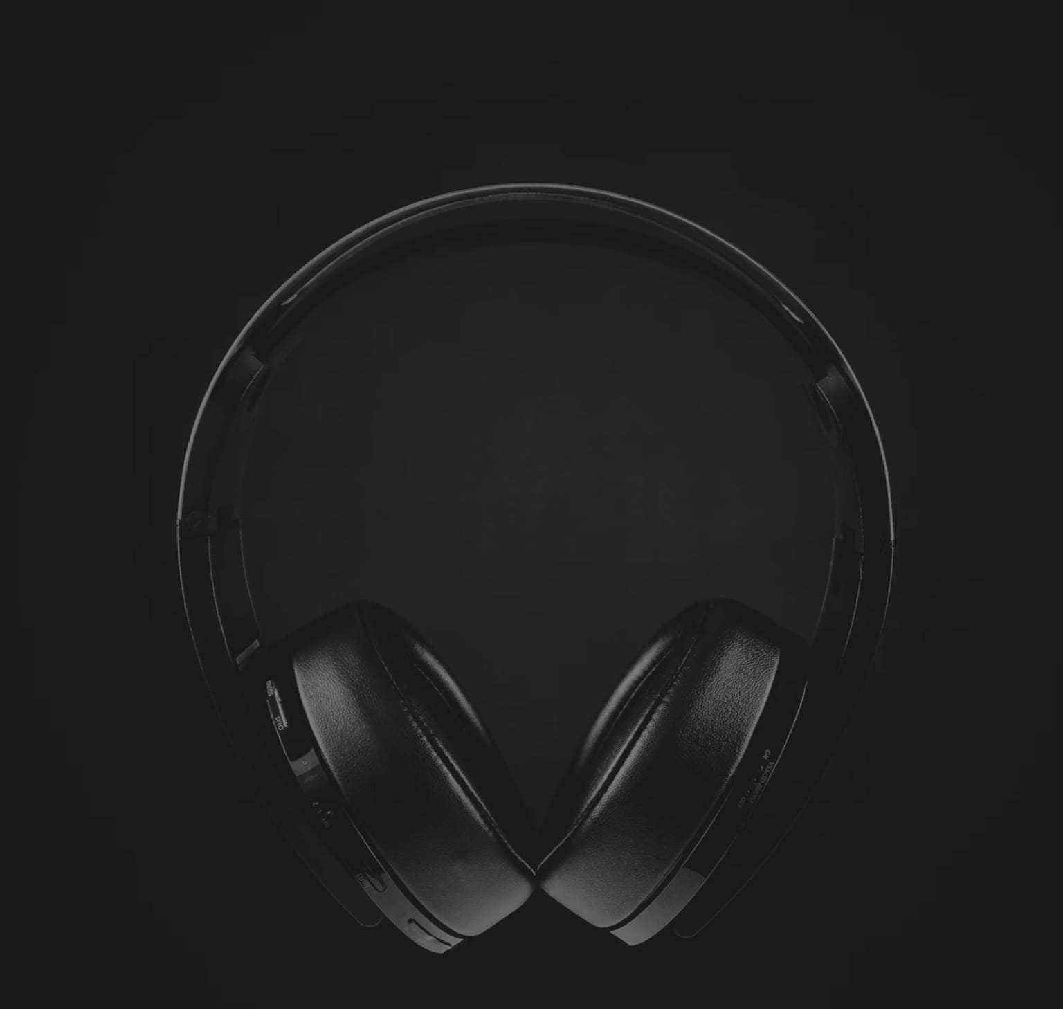 hero-image-earphones